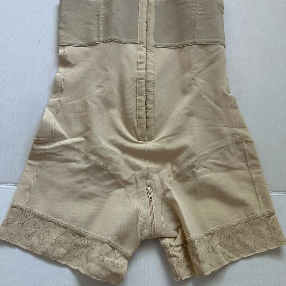 Women XL High Waisted Seamless Shape-wear shorts Beige